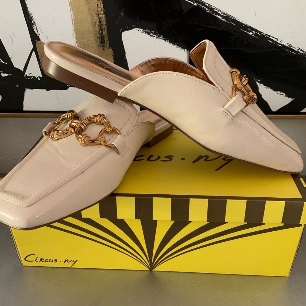 CIRCUS NY TARYN VANILLA MULES BRAND NEW IN BOX. Sz 9 FLATS